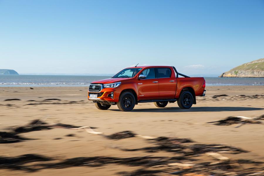  Toyota Hilux Invincible X Double Cab 2018 года  (UK) (фото 36 из 40)